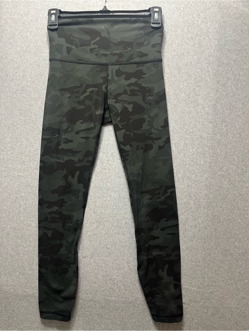 Lululemon Green Camo High-Rise Leggings Size 4 - Athletic Yoga Pants